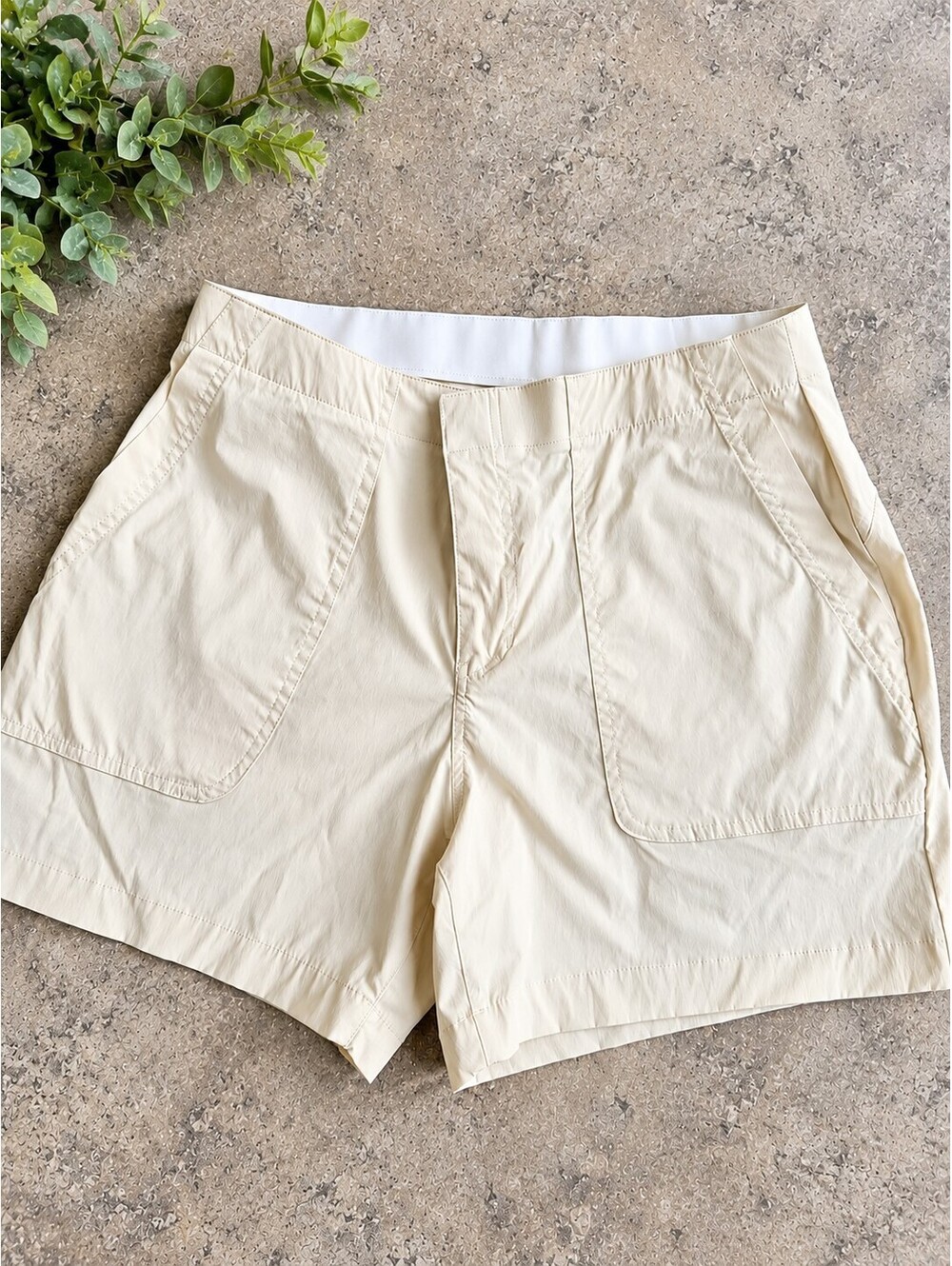 Eddie Bauer Women's Beige Casual Shorts Size 12